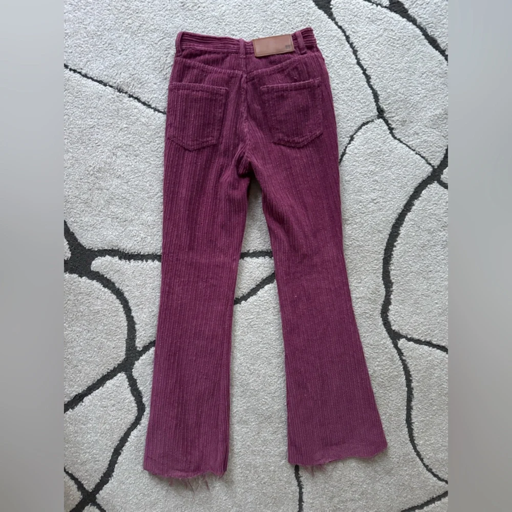 Reclaimed Vintage inspired 99 flare jean in raspberry cord - Picture 7 of 10